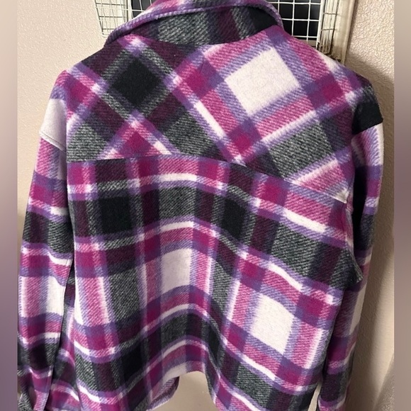 NWOT Brushed Fleece Plaid
Cropped Shacket - Picture 5 of 5